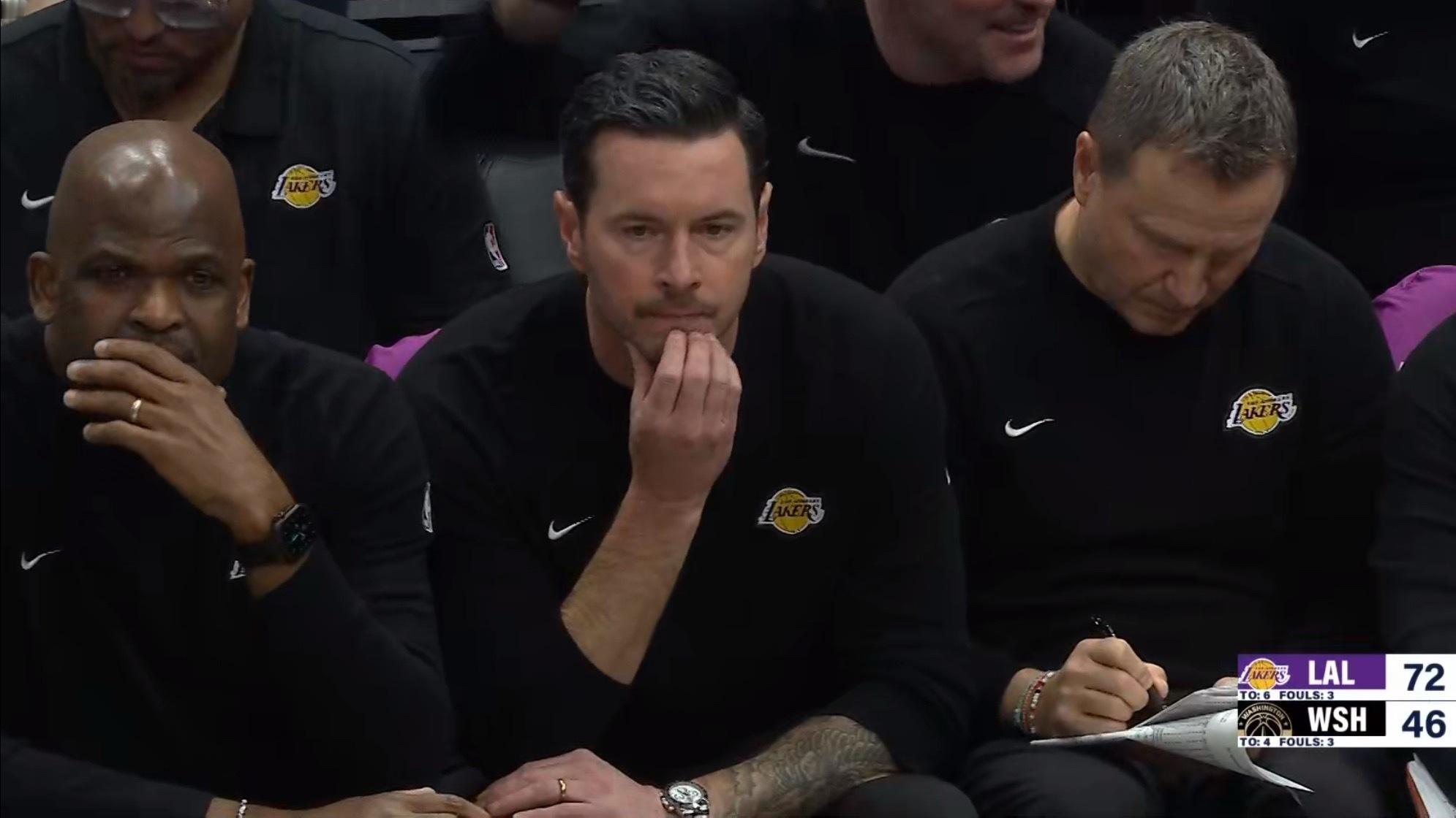 转播镜头频繁给到了湖人的两位助理教练湖人vs奇才