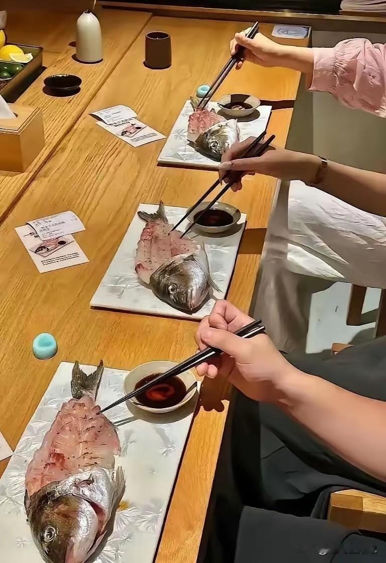 看这鱼像没加工过，直接生吃？