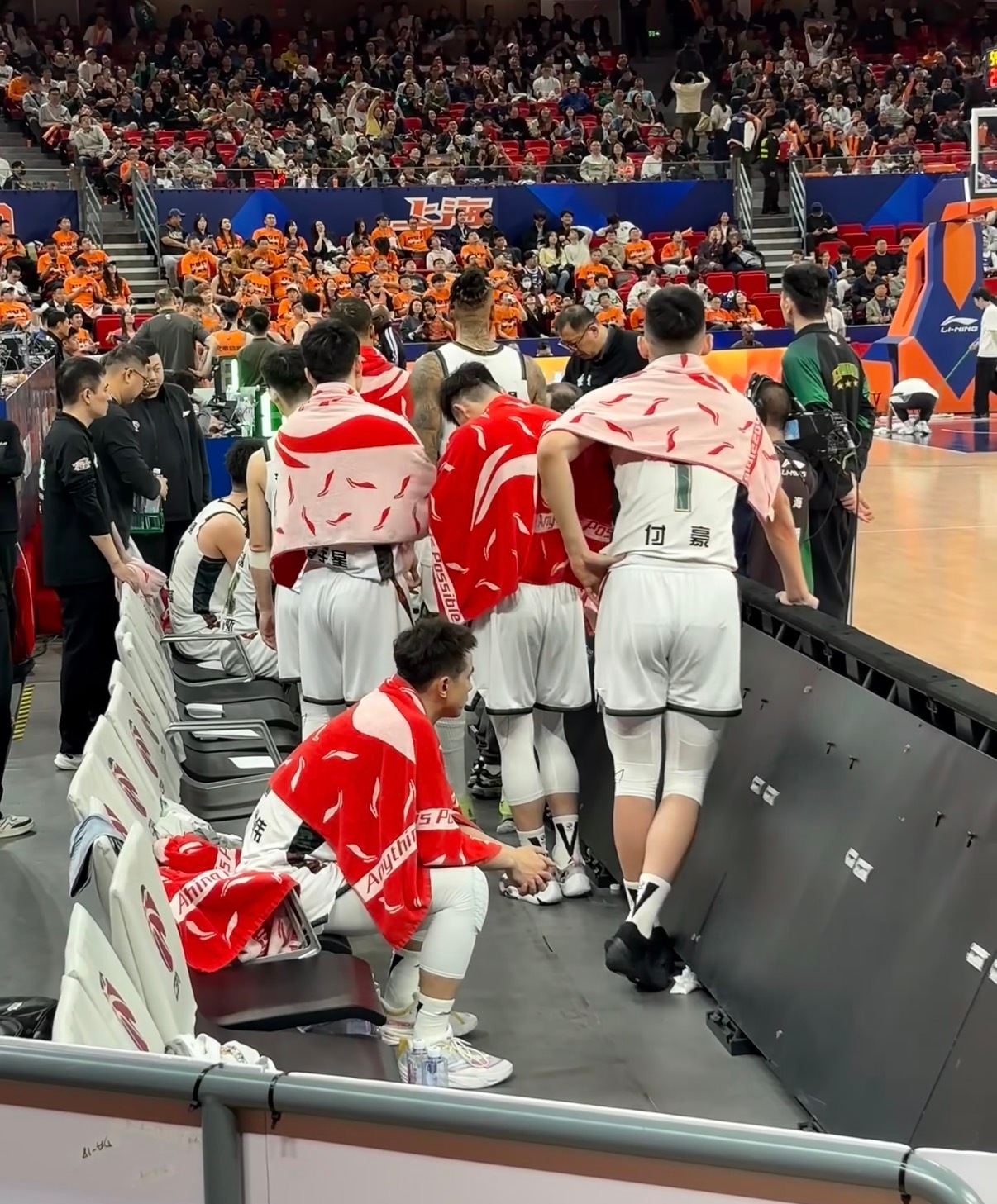 昨天半夜刷了很多现场，队伍没有斗志，感觉赵继伟要碎了…💔 