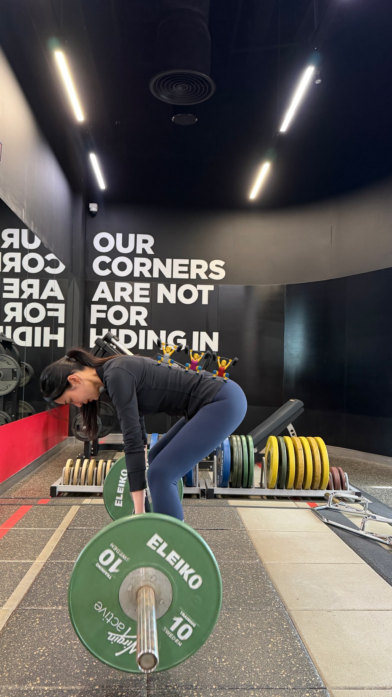 邝玲玲ins story更新“🏋️🏋️♀️🏋️♂️”自律邝三台下班后又去健