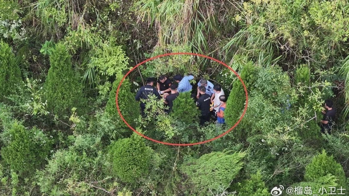 立体搜救玉环峭壁救援99岁老人队员克服湿滑峭壁、密林阻碍，在悬崖下找到伤情危急的