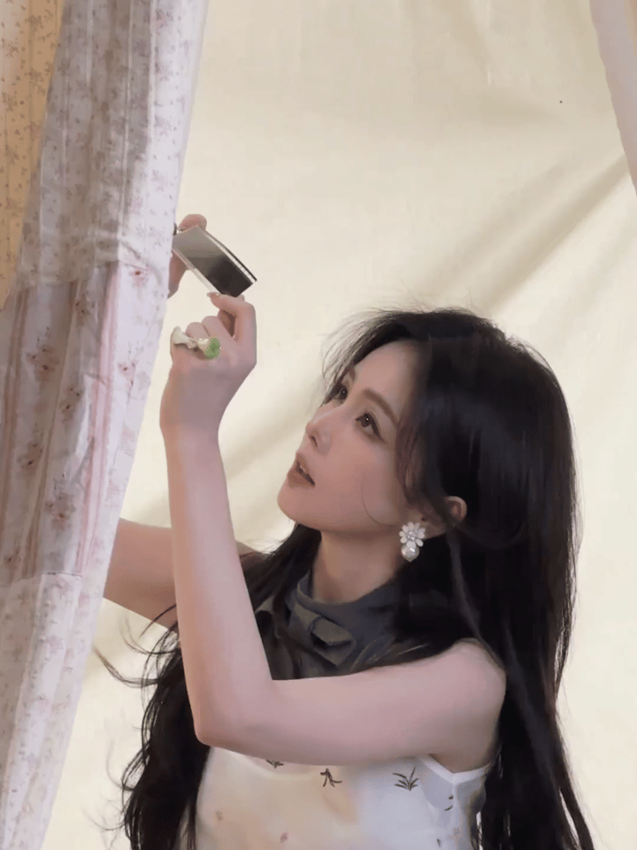 白鹿万花筒实体EP花絮live转动图📸🎞️白鹿青苹果核戒指.白鹿实体专辑限量