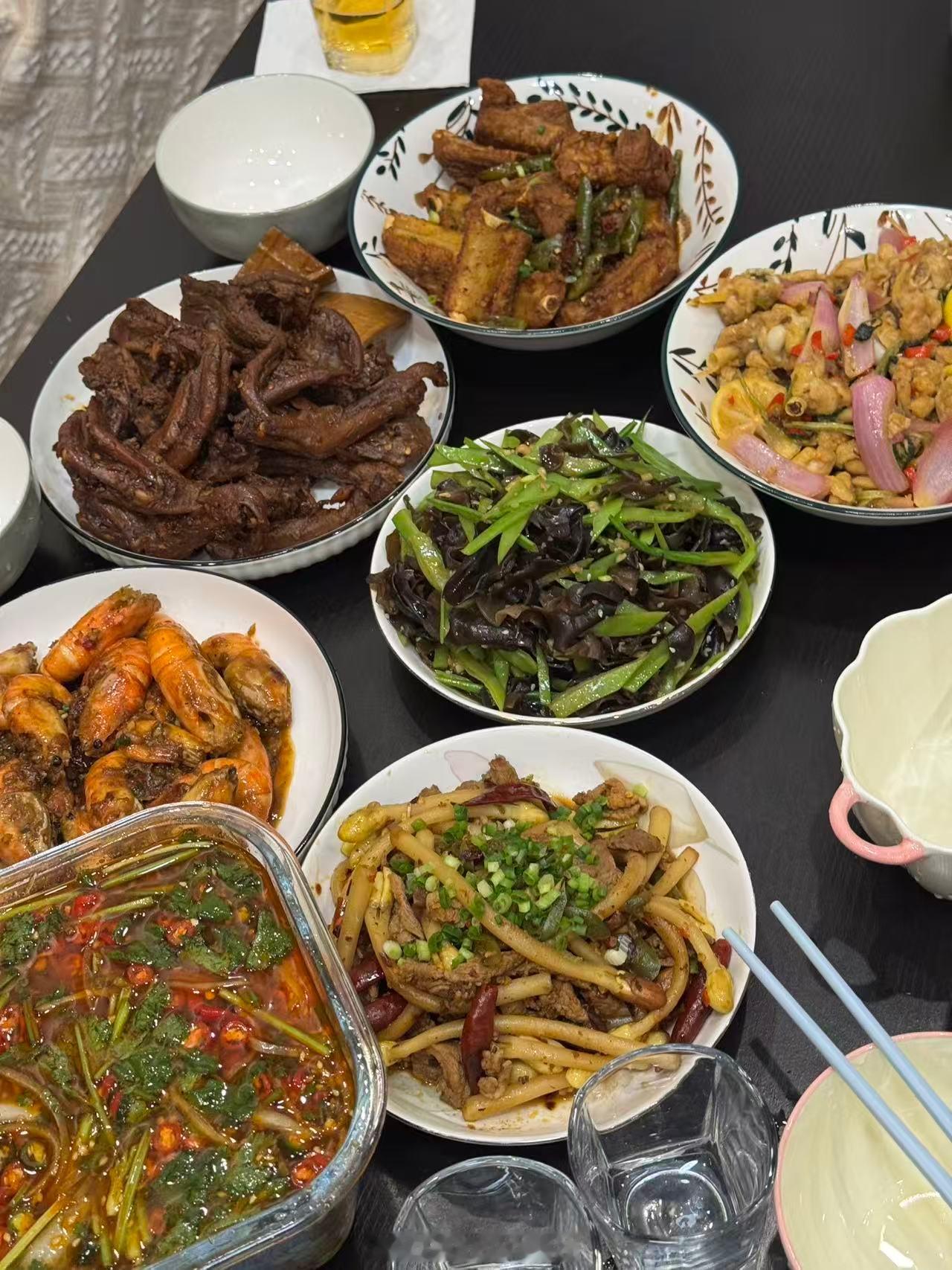 又美上了，身边的湖南人都很会做菜…所以 其实 大概 我也是有做菜天赋点的 只是还