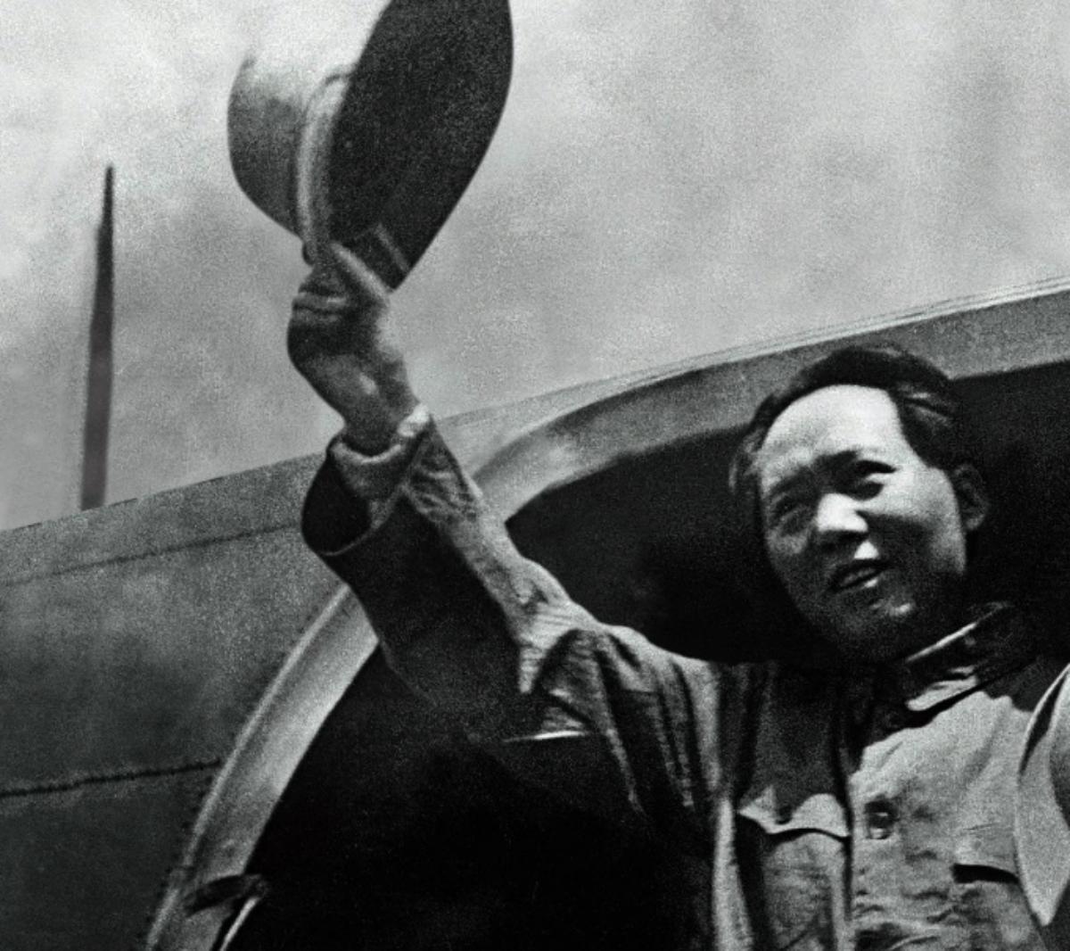 45年重庆谈判，蒋介石：“润之，你当新疆省长吧”，主席机智回应
“1945年9月