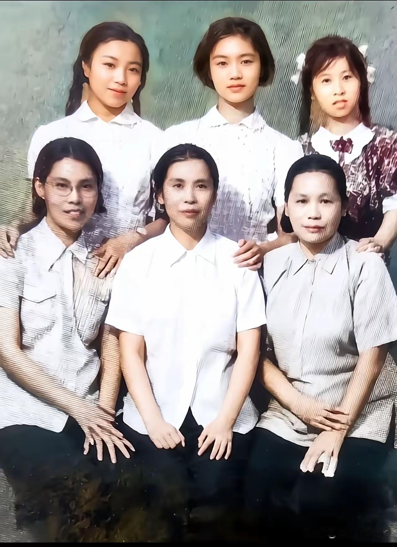 五十年代最治愈的时光：饱经磨难的贺子珍，终于拥有了阖家团圆的温暖岁月
 
纵观贺