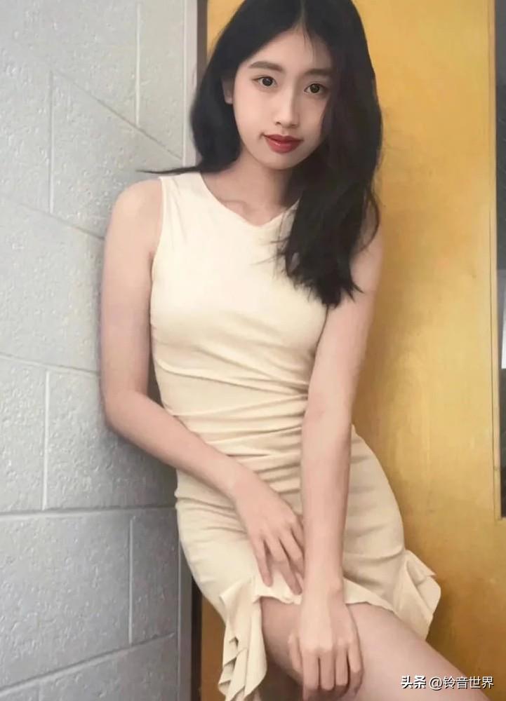 徐朵是个幸福的孩子，但也有不易。她是领养，全中国的人都知道她有多幸运，父母是影视