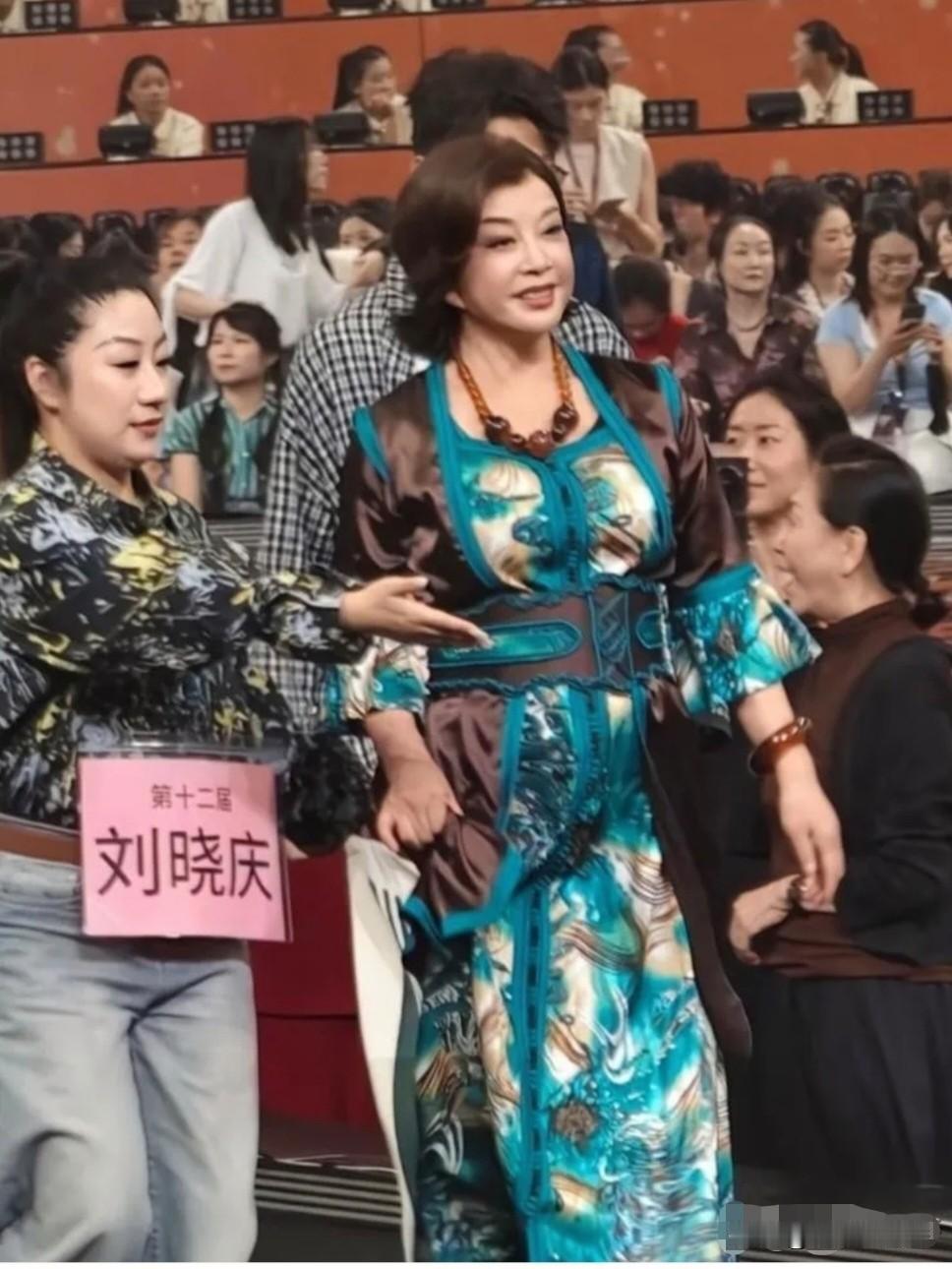 75岁刘晓庆状态
碾压同龄人！真正抗老
从不是护肤品，而是3件事…
 
年过七旬