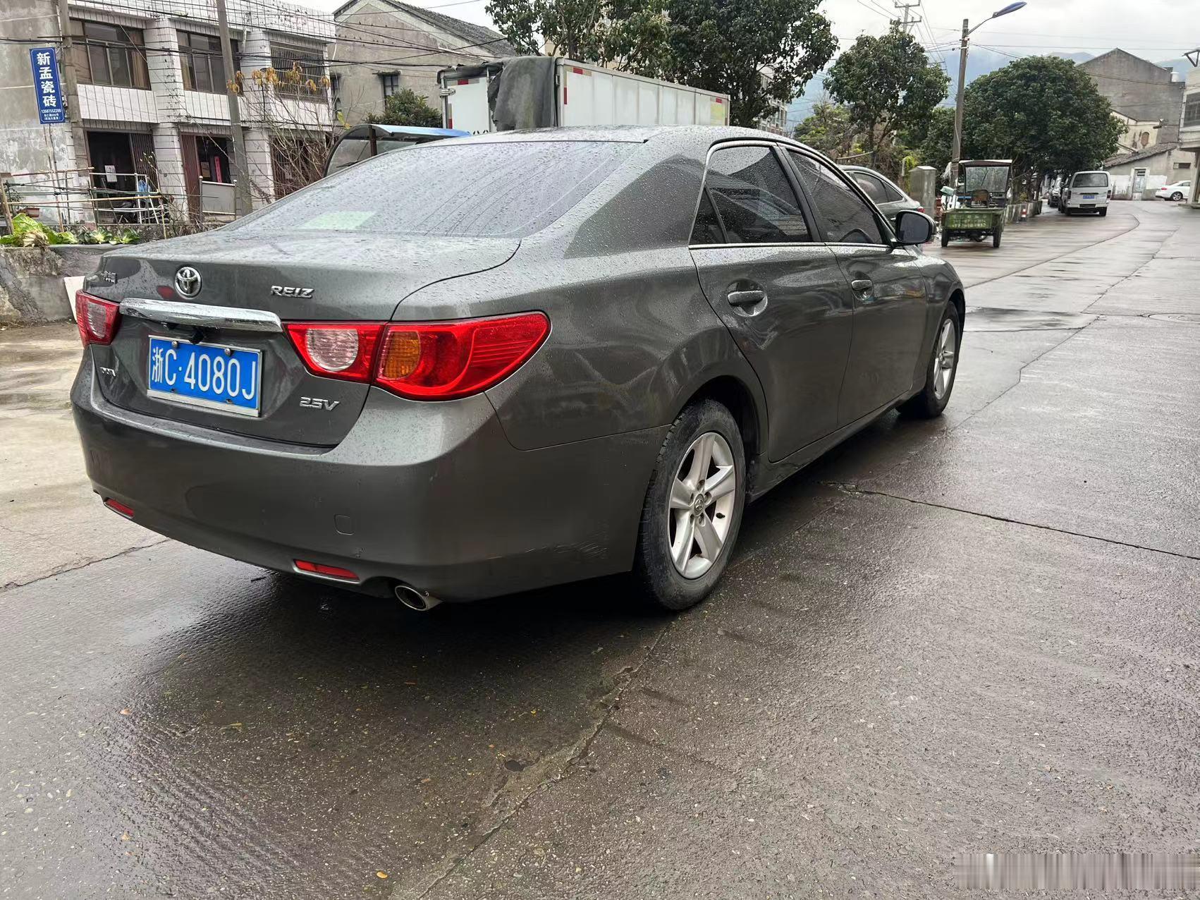 11年丰田 锐志2.5、一手车8万实表、价格3万多 