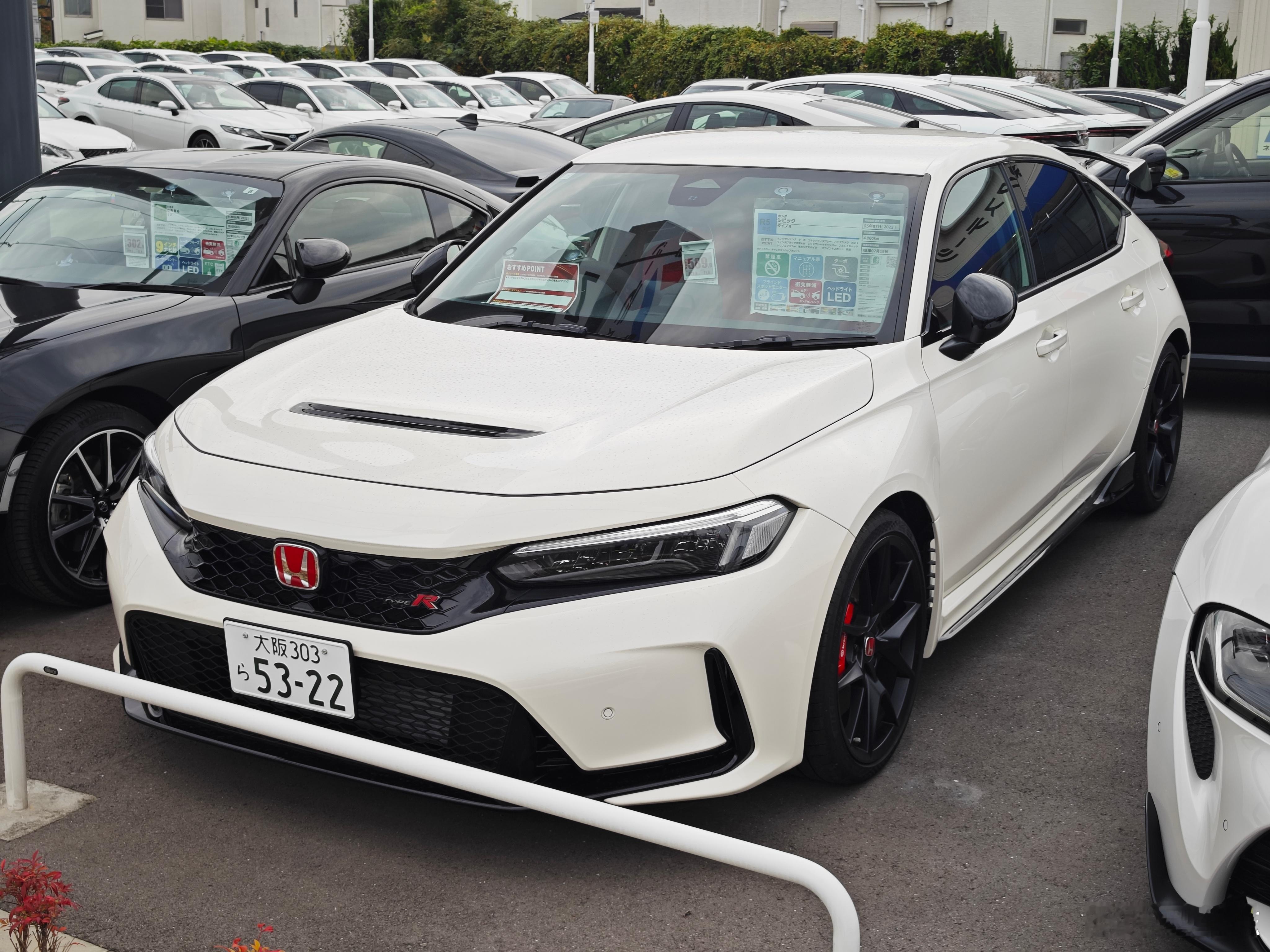 型车街拍  猛然发现，这俩车价格几乎一样：思域Type R vs 丰田Supra