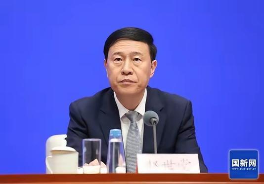 别高兴的太早。近日中央社会工作部在国新办发布会上提出:将探索社区党组织领导下的居