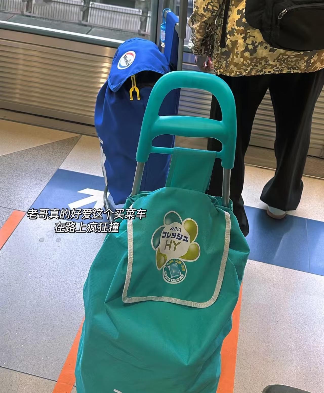 为啥在香港还没说话就给认出来是大陆人[我想静静]我也很好奇、周末时段去深圳商场里