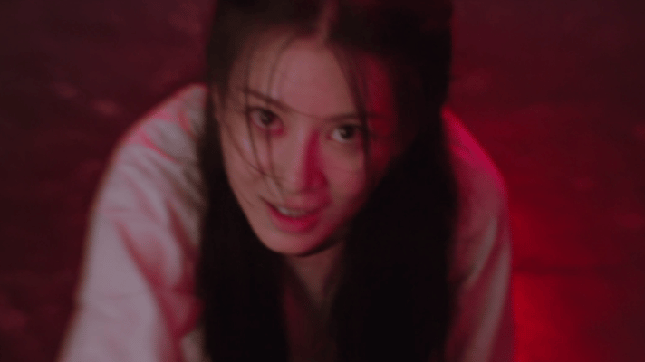 赵昭仪中毒戏赵昭仪馥之精神失控这段 从灵动小千金沦为毒药傀儡，肢体失控、眼神涣散