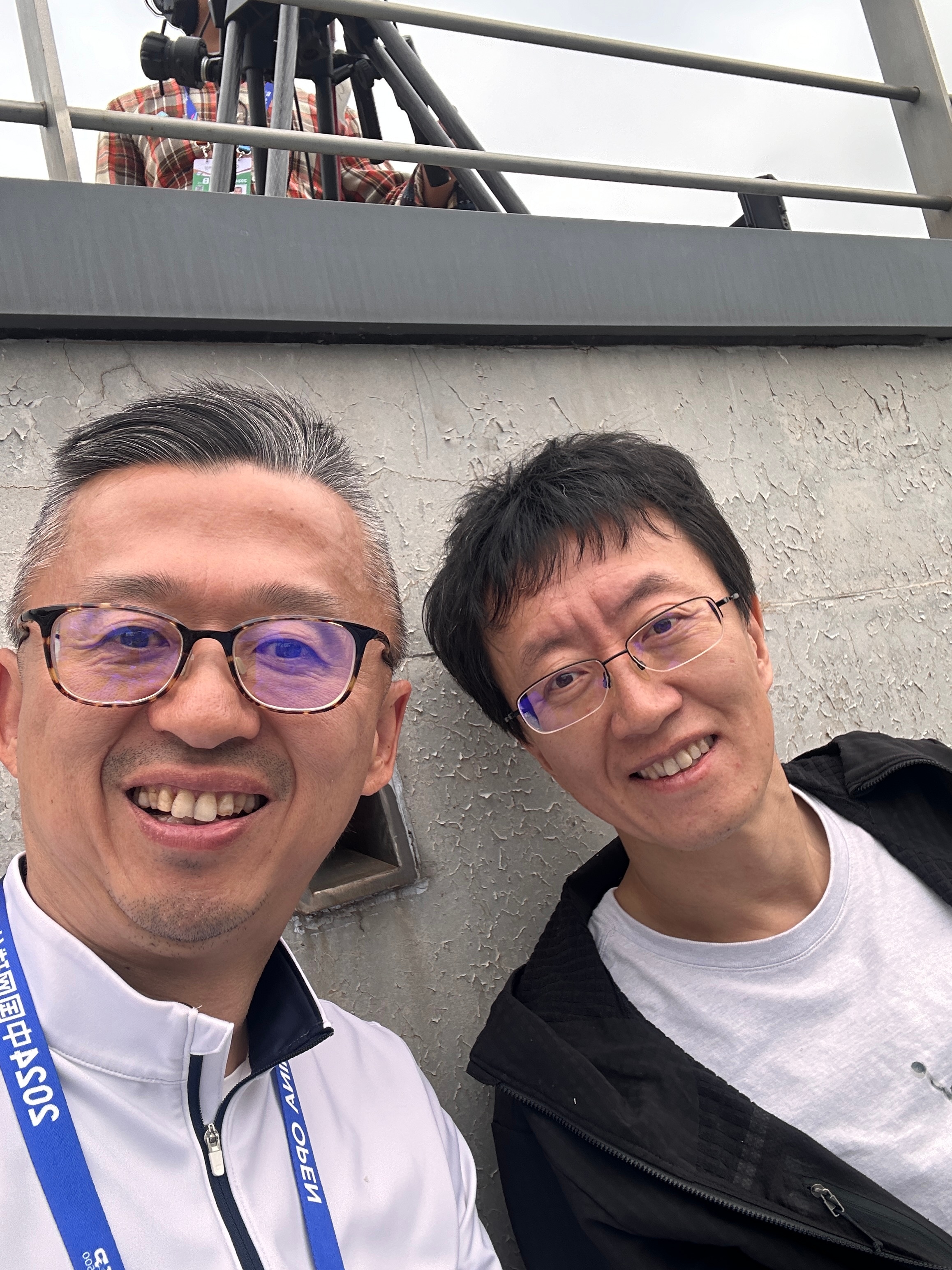 分享一个大A激情反转中金融界人士的笑容。我感觉这几天随着账户不断回血，我的创作热