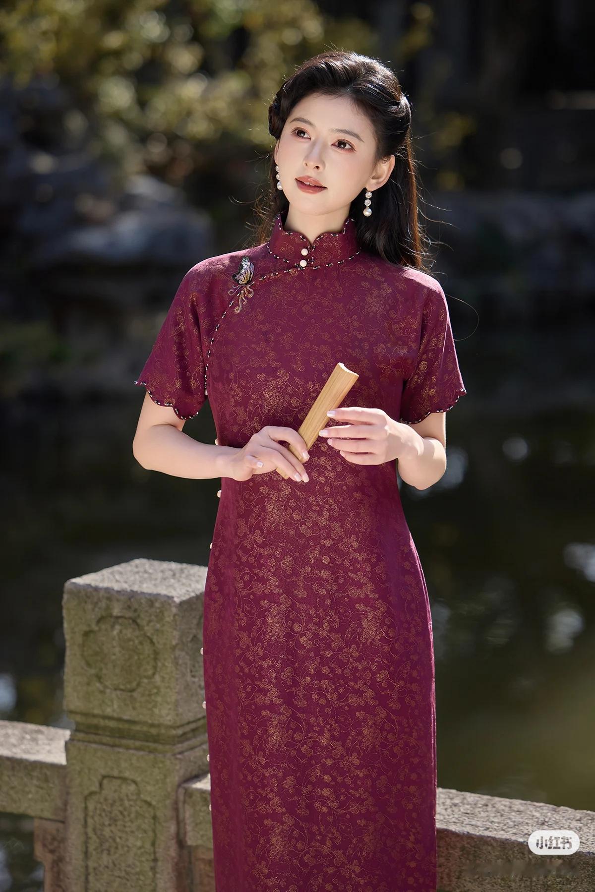 给2026的自己写句话美女旗袍穿搭写真