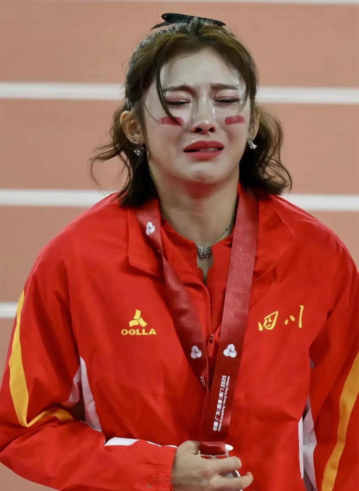 竞技体育，魅力在于不确定性，更在于运动员不断超越自我的精神。吴艳妮还在成长，她的