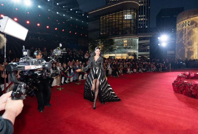 谷爱凌更新社媒晒照：穿普拉达的女王2