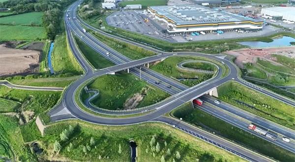 英国花5000万英镑修了个高速公路口，七年了连160米的路都没接上！

据英国《