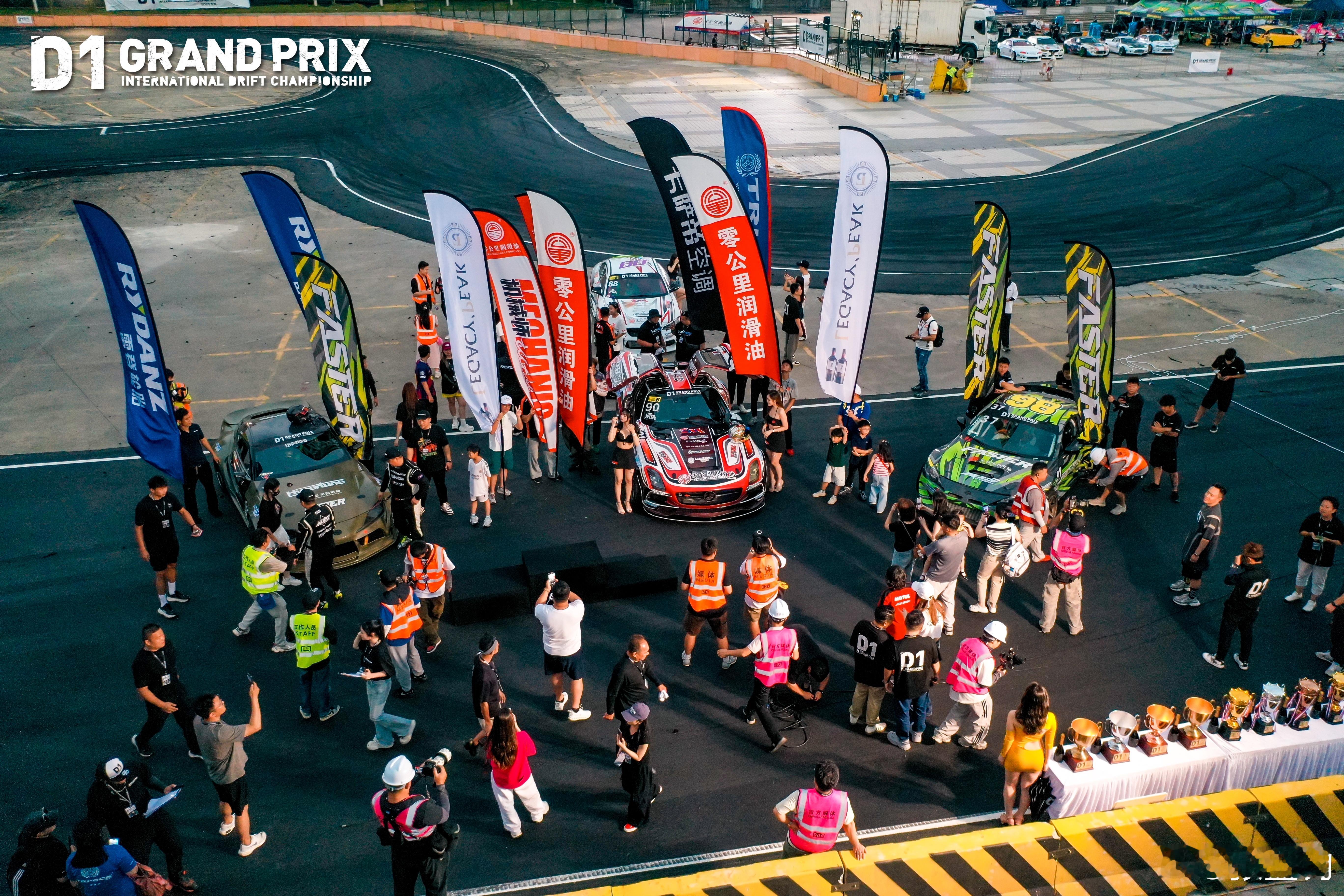 夜幕降临的D1赛场 ​​​