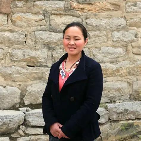 1994年，河南18岁少女被2700卖进深山，新婚夜，她害怕的躲在墙角瑟瑟发抖，