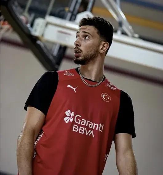 申京即将重返国家队！有望出战世预赛对阵波黑
06月29日讯，据火箭随队记者Bra