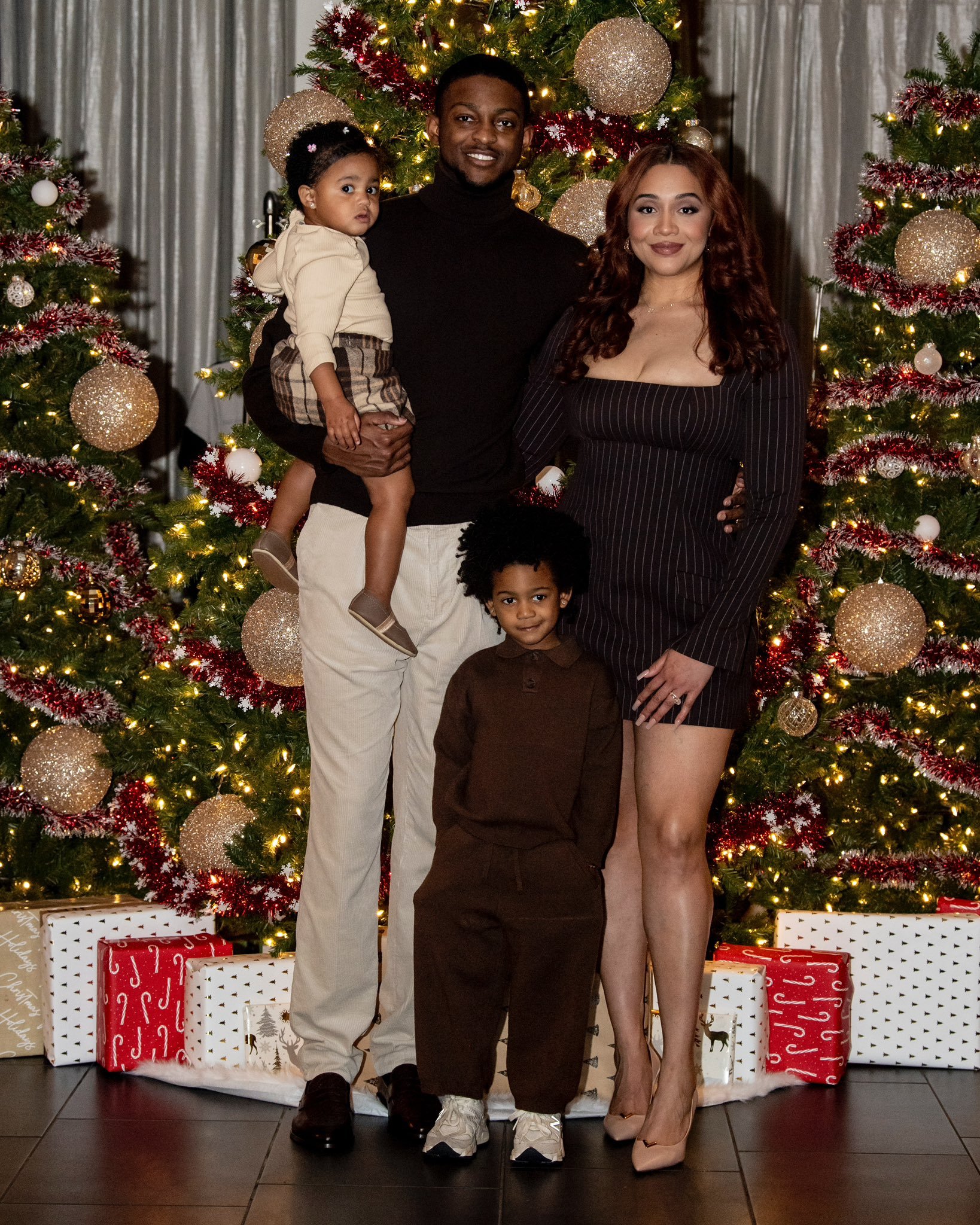 福克斯晒一家人合影🧑🧑🧒🧒祝大家节日快乐🎄超话创作官 ｜篮球年末狂欢季