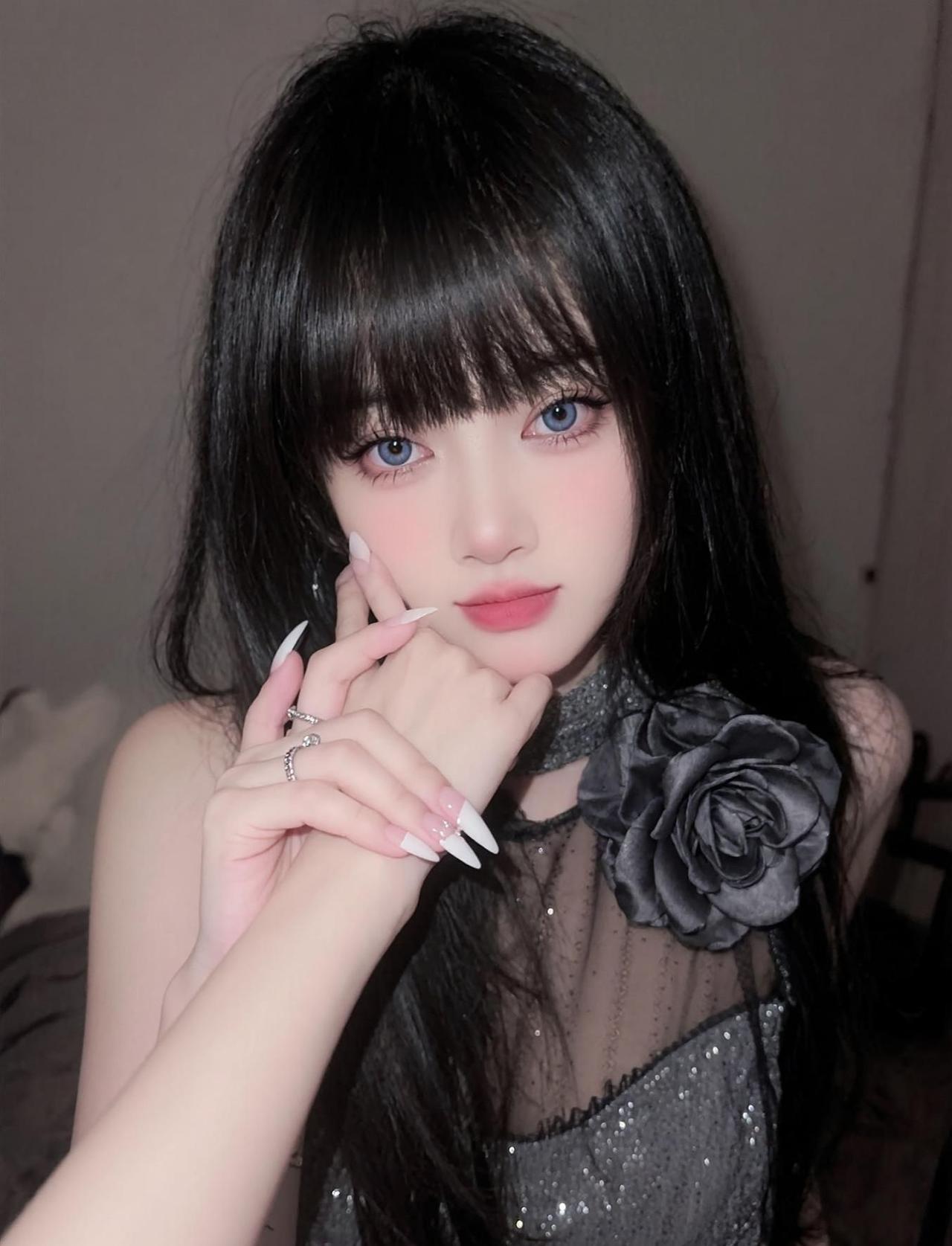 AI暗调病娇doll感自拍 抖音ai创作全新升级