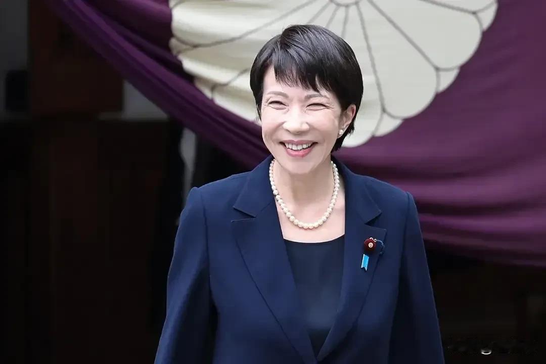 高市早苗可真可笑。近日她表态，想和中国建立建设性稳定的日中关系。这不就是想学习她