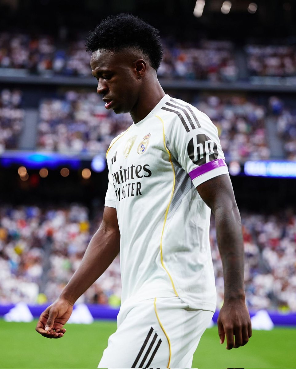 六台：伯纳乌球迷的嘘声已经对威尼修斯产生了影响，这位巴西球员正在考虑自己的未来。