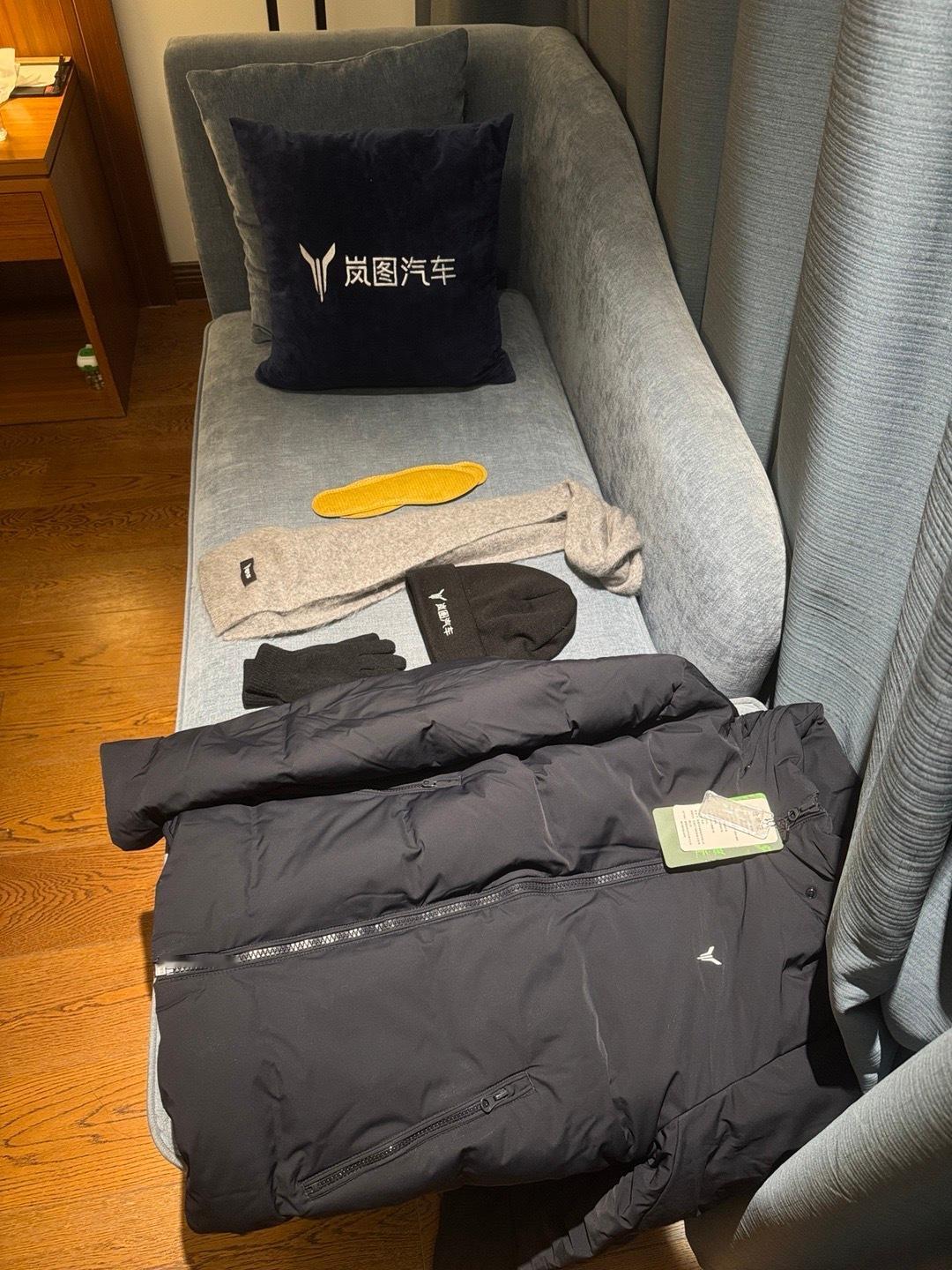 装备齐全，连加热的鞋垫都有岚图free大v聊车