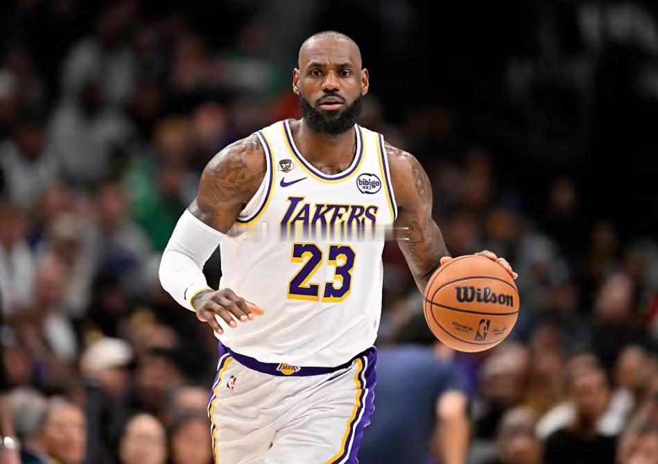 今日，NBA常规赛继续进行，湖人在客场挑战勇士。半场，詹姆斯出战17分钟，11投