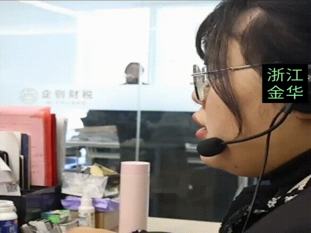 还挺励志的，00后大专女生，工作两年干三份工作，月薪三万元，花63万元全款在义乌