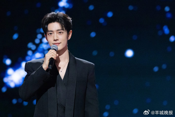 【太惊艳！#肖战网络视听盛典舞台剧照#】细品生活诗意，勾勒寻常光影。2月7日，2