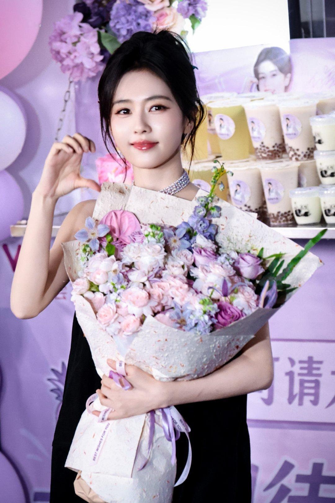花仙子诶[期待][期待][期待]白鹿开到荼蘼﻿ ﻿白鹿王韵娜﻿ ​​​