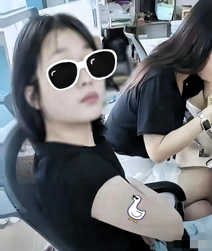 多次做出不当行为终被停职，体面工作竟败在品行二字上！

那个在网上闹得沸沸扬扬的