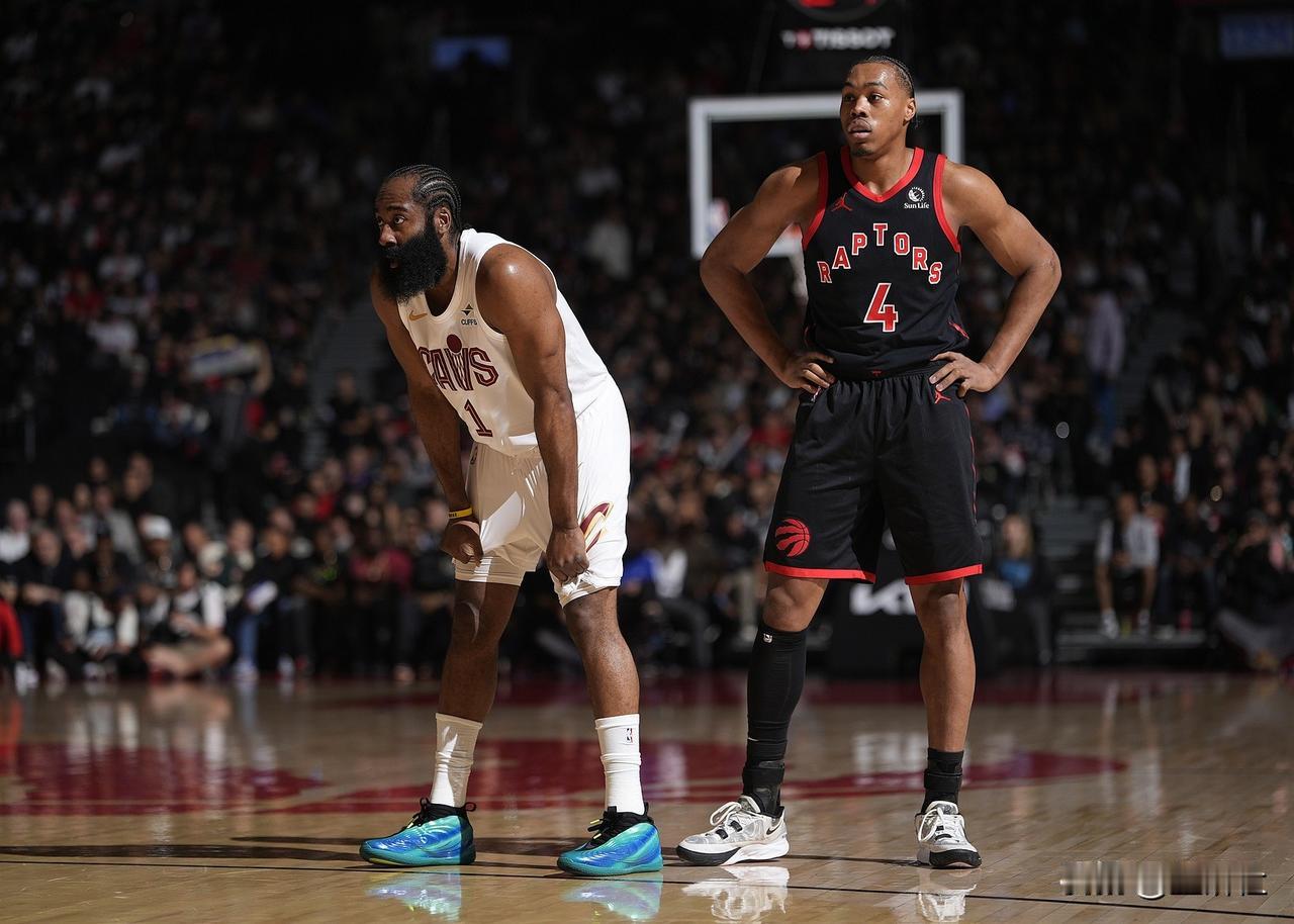 常规赛装死，季后赛大爆发的球员

坎宁安常规赛23.9分，季后赛33分
麦科勒姆