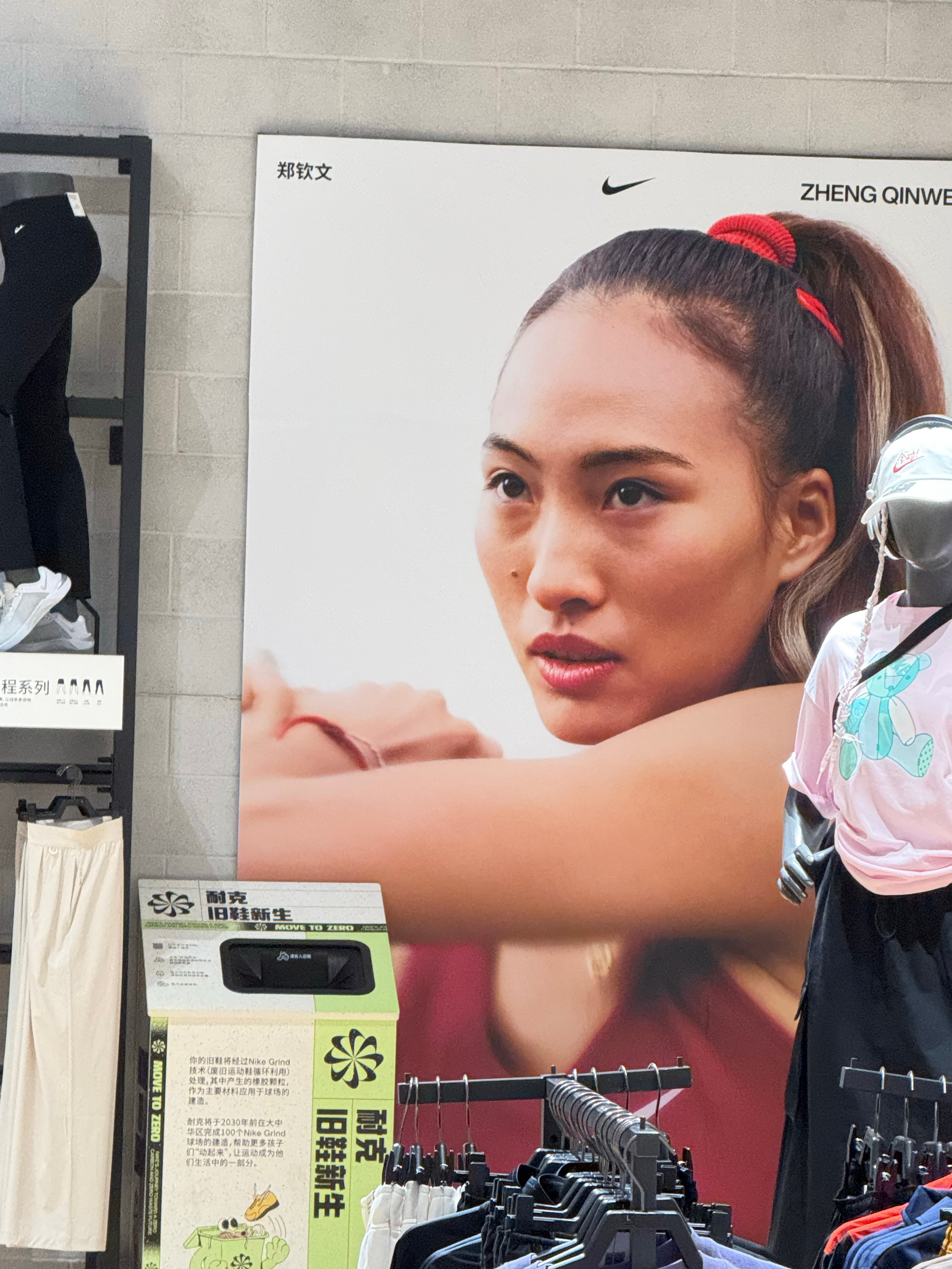 店里偶遇我女儿，真好看啊 ​​​