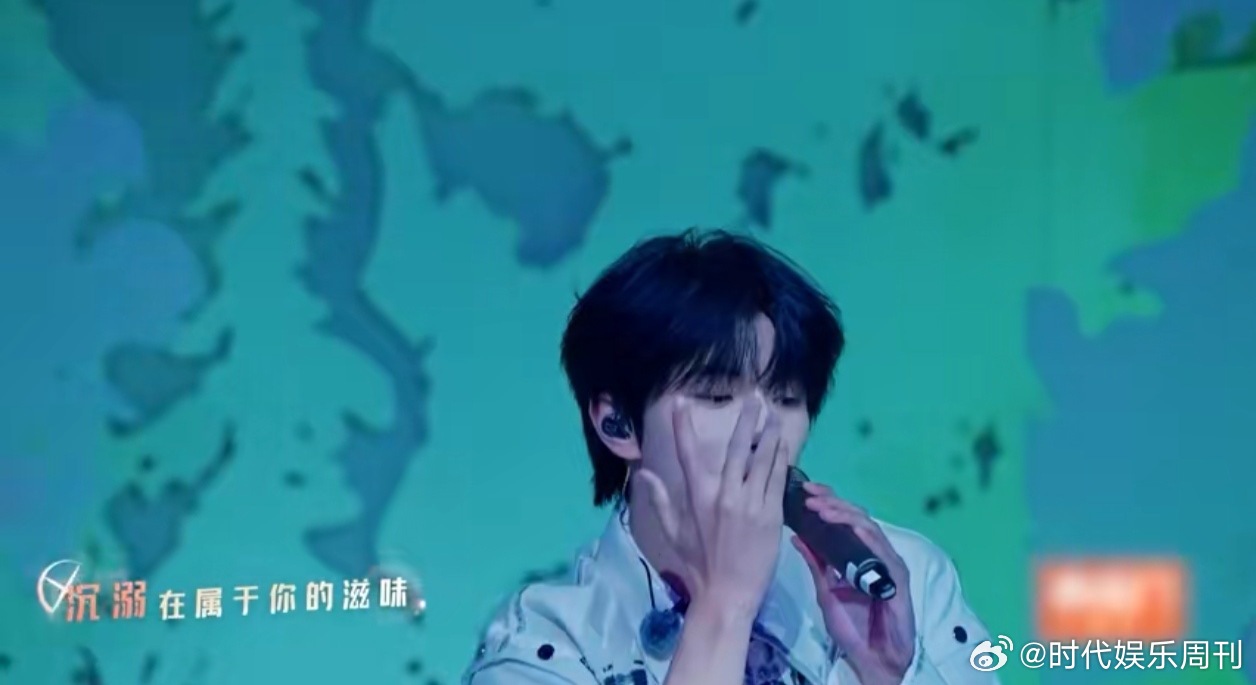 铠甲散落也帅气hold住，穆祉丞版帝皇侠中二又热血，梦回童年！穆祉丞这个舞台我给