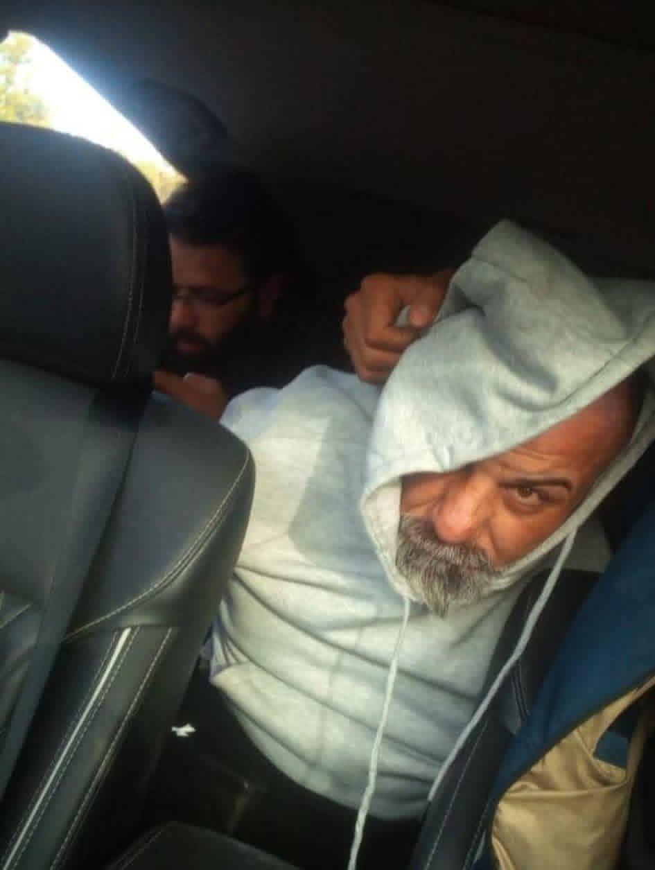 叙利亚：在杰鲁德（大马士革东部），一名被控在该镇犯下多项战争罪行的当地政权民兵今