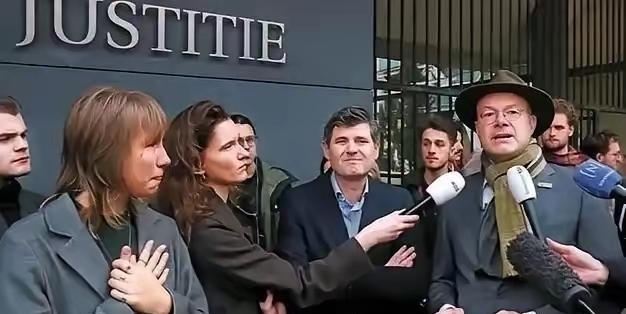 这一回中国可真要杀鸡给猴看了。中国实在忍无可忍，终于要杀鸡给猴看了，谁是这只鸡？