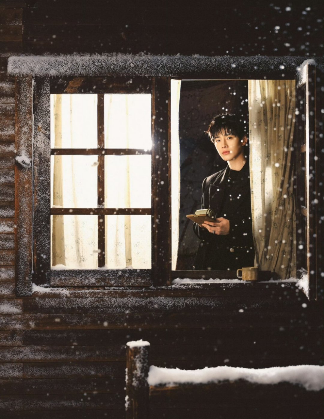 呜呜呜何与朝朝和初雪一起来了！这一定是一个幸福的冬天！ 