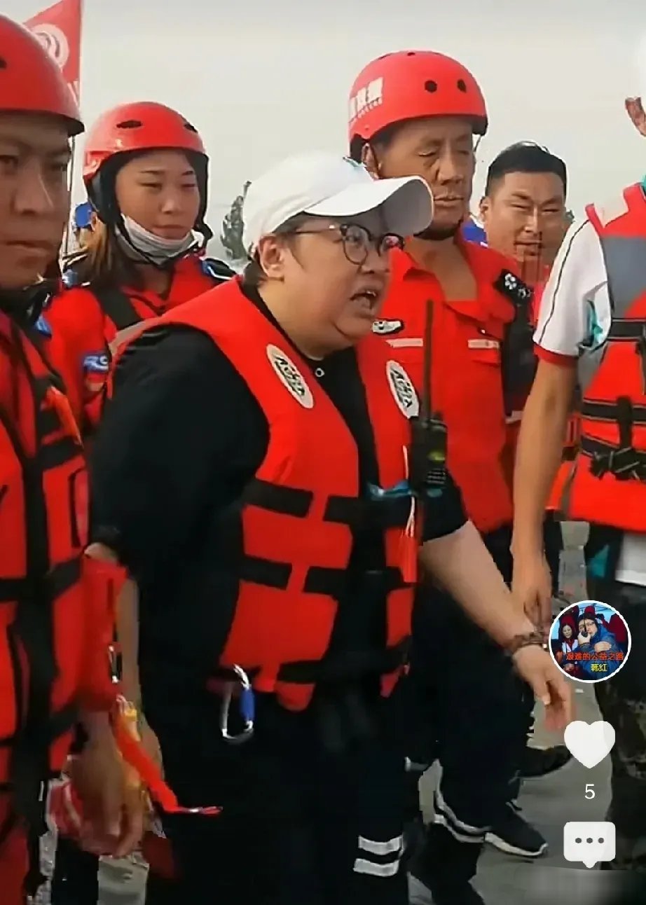 为什么不支持韩红！这次贵州榕江水灾，韩红老师又是打头阵。她带领着救援团队，第一时