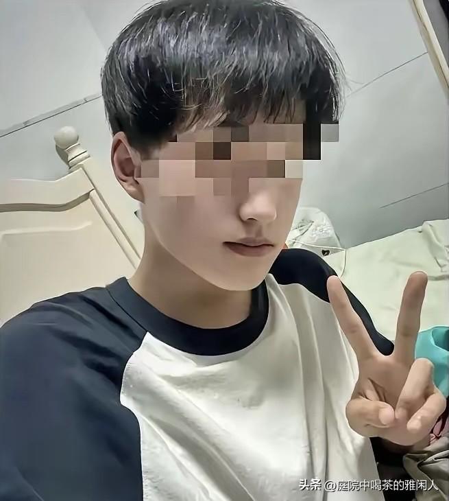 男孩来杭州打工暂时住在姑妈家，发了第一个月工资就转了1500块钱给姑妈，想着多少