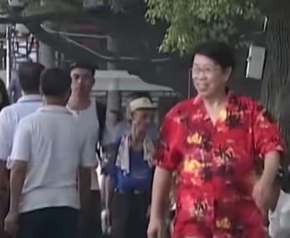 张湘勇先生换了心脏后性情大变，头发也会变得浓密乌黑！
   据说这位老伯换心脏后