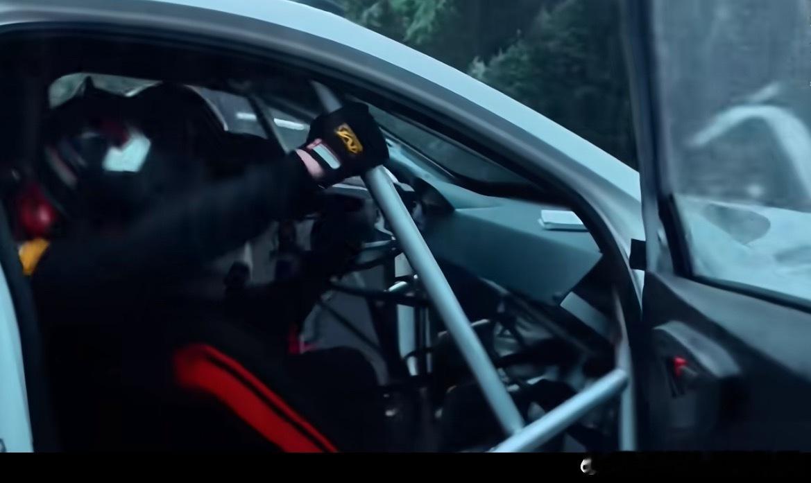 反踹门灵感来源于黄景瑜吗？宇强踹门那一下拍出来确实帅呆了沈腾回应反踹车门设计春节