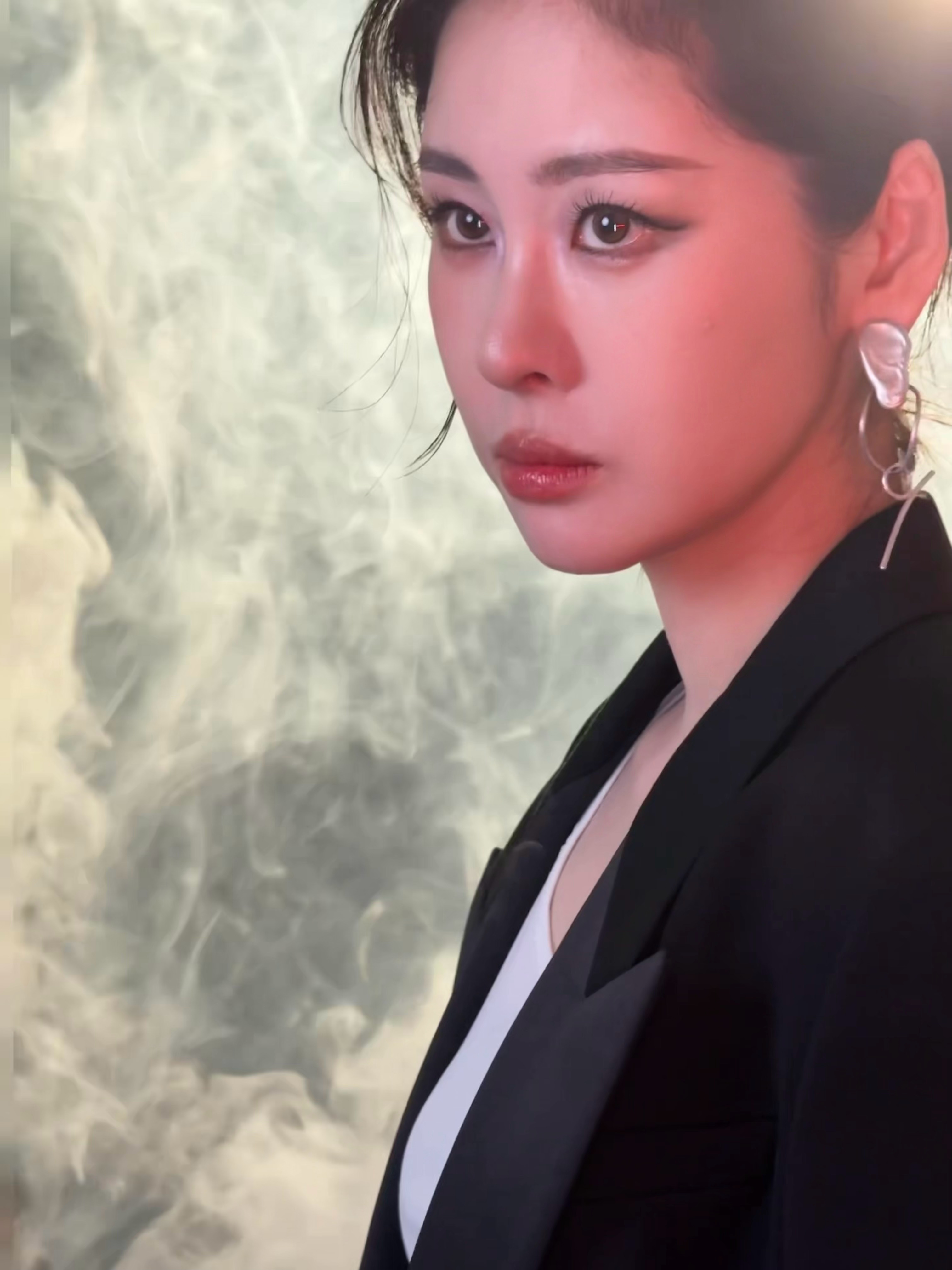 妈呀..张碧晨今晚歌手直播造型好帅啊期待姐姐今晚炸场子💥张碧晨歌手妆造好帅 被