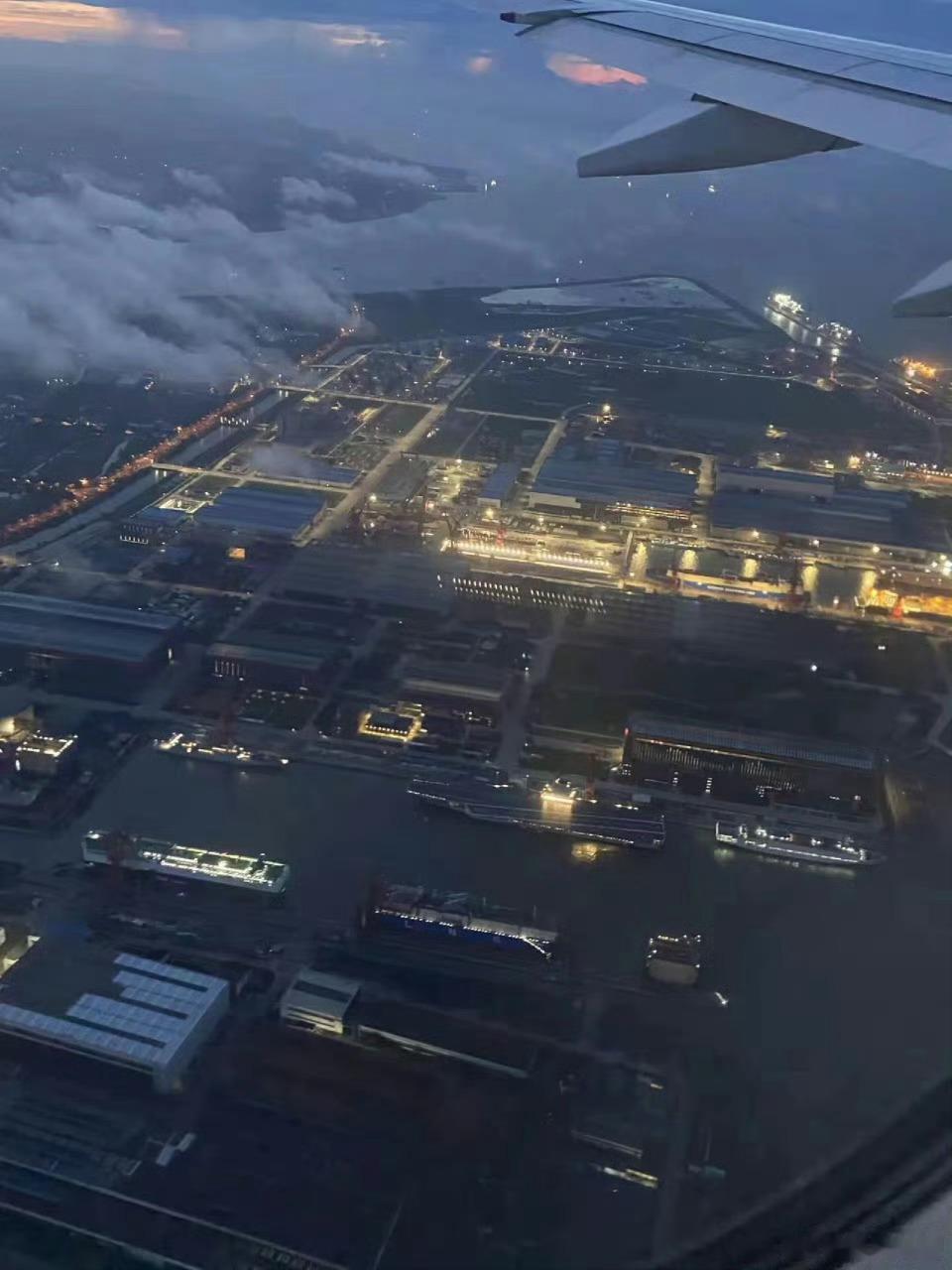 军港的夜啊静悄悄，福建舰你何时刷舷号？ ​​​