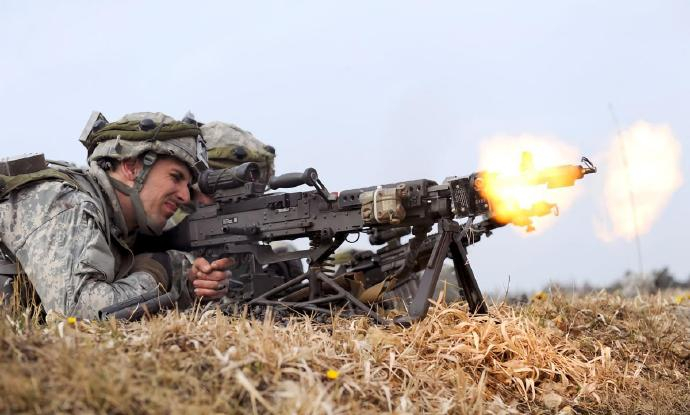 每天认识一件兵器 M240通用机枪M240是美国军队对比利时FN MAG通用机枪