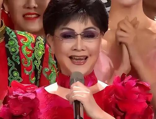 李谷一回应缺席央视马年春晚 近日有媒体报道称，著名歌唱家李谷一在电话连线中表示，