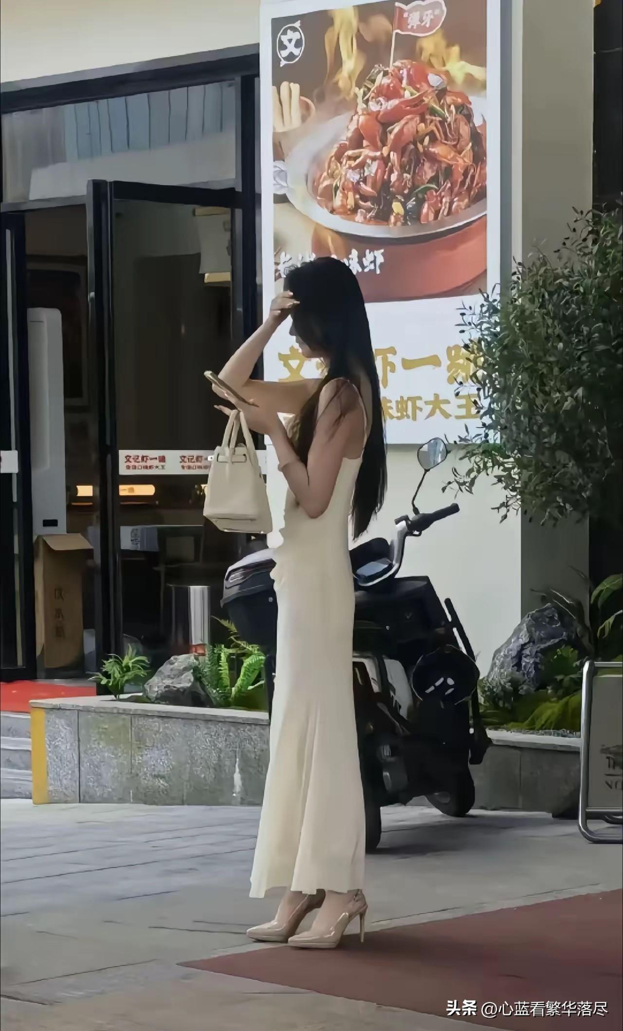 明明只是一个男人犯下的错误，结果却让两个女人来承担后果了，小三是疼在身上，原配是