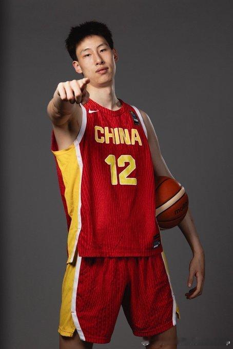 根据On3记者Joe Tipton消息，18岁的四星高中生郇斯楠已经将大学择校范